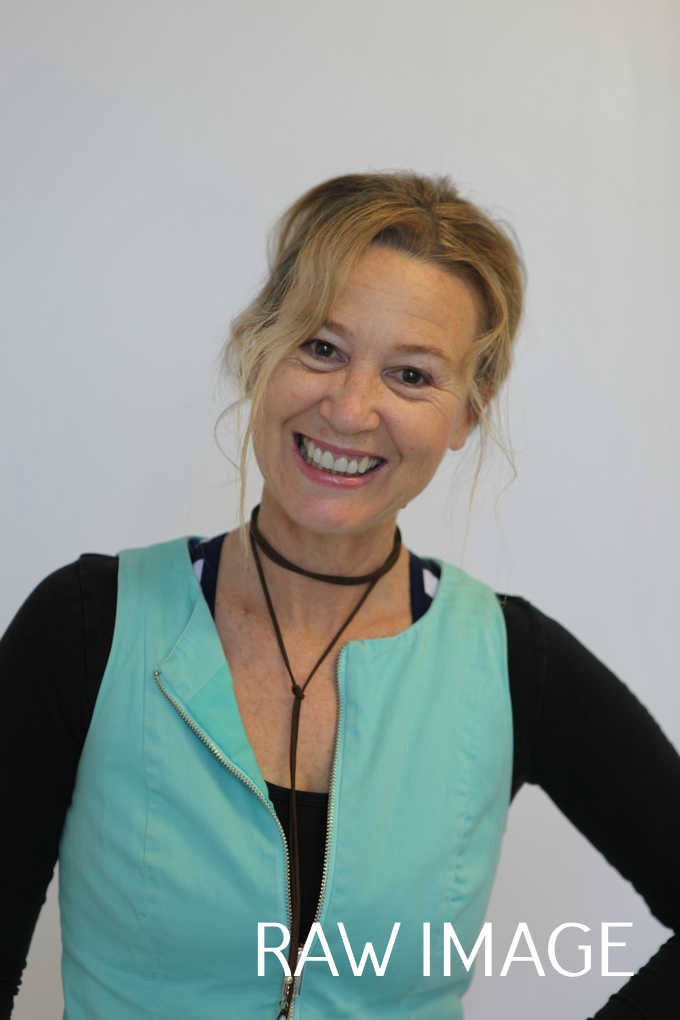 AJ1-alix-jordan-singer-actor-artist